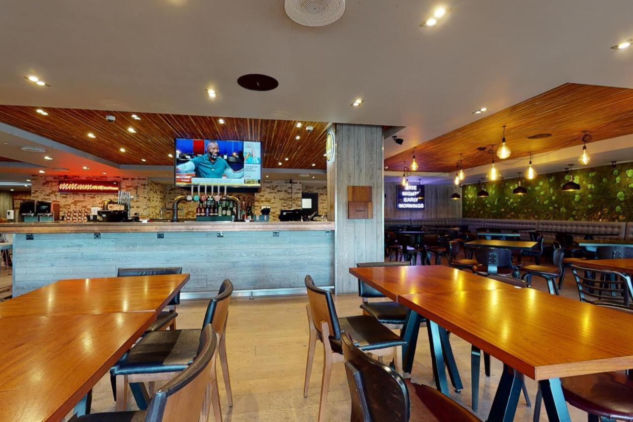 Village Hotel Newcastle Holystone  Bagian luar foto
